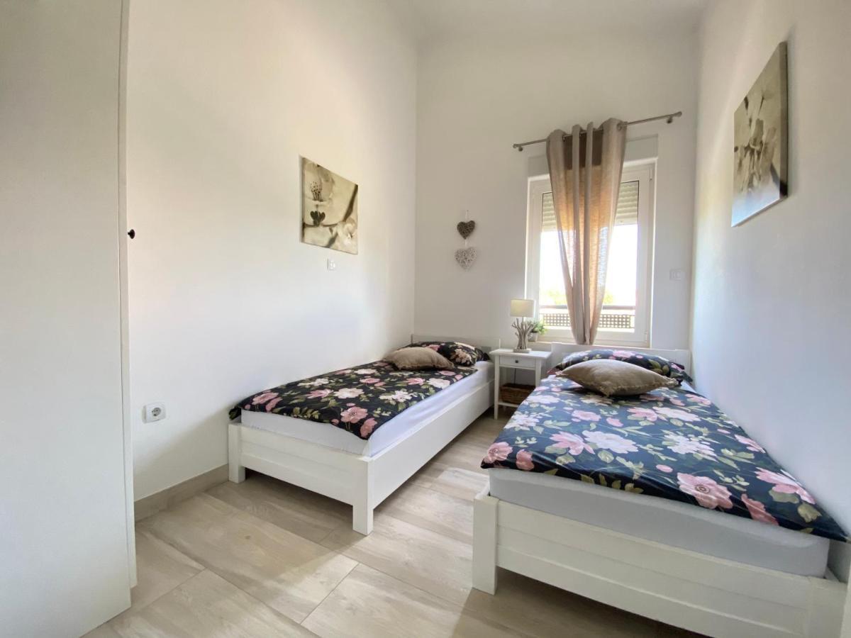 Villa Divina With Private Heated Pool Pula Ngoại thất bức ảnh